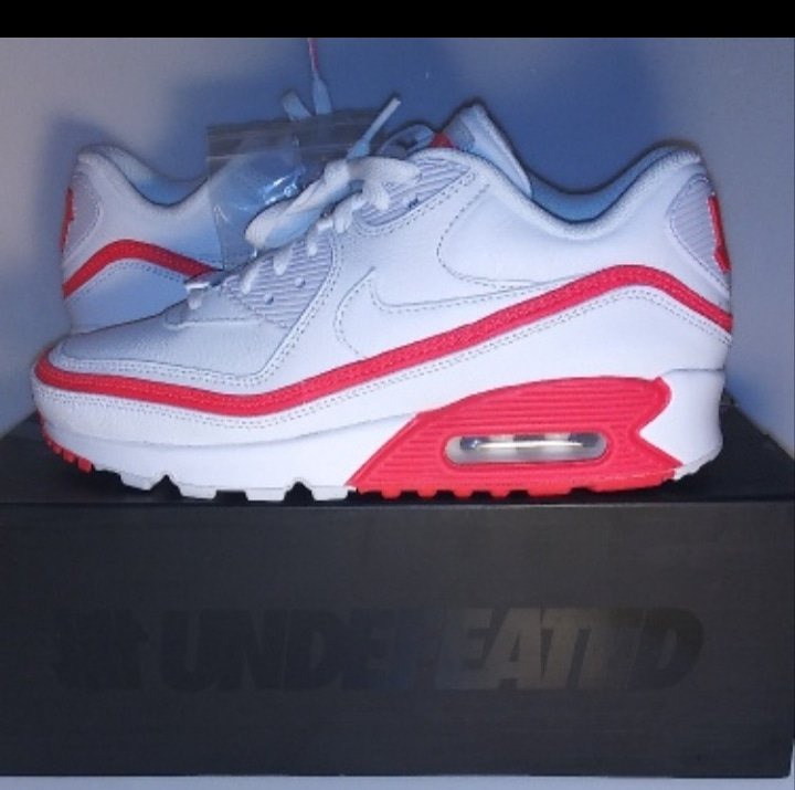 ShantiMike's tweet photo. Load ya wallets and purse....Hopefully tomorrow is Sunday giveaways.

This Nike Air Max Undefeated  Price will be reduced from 220gh to 150gh only for tomorrow.....Size 45

After tomorrow price goes back to 220gh as usual😋😋😋😋

Whatsapp or kal me on 0207960468 https://t.co/FYrdqgbKXA