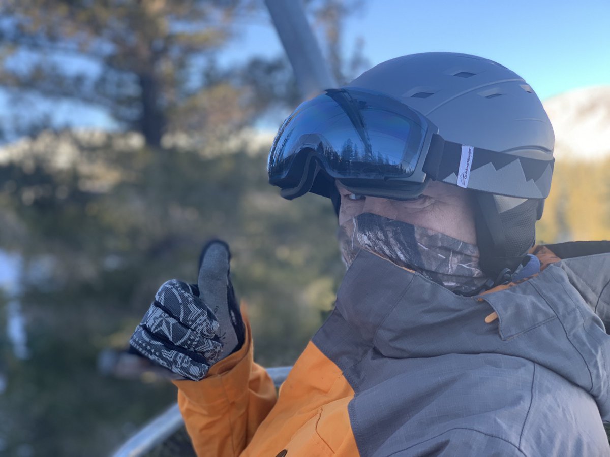 rvenis's tweet photo. Bluebird skies and epic conditions! #MaskOnSkiOn! #DoYourPart #MaskOnMoveOn @MtRoseSkiTahoe https://t.co/gyggYrKGLz