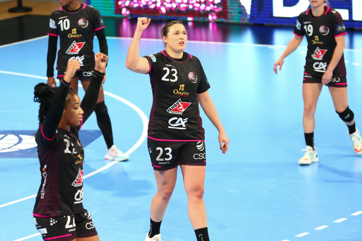 BBH_Officiel's tweet photo. #DELOEHFCL 

@BBH_Officiel - #BorussiaDortmund : 33-33
Un point, c'est bien

➡️ https://t.co/dShIoV1No4 ⚫️⚪️

@LBE_Officiel 
@ehfcl 
#Showtimeforchampions https://t.co/MIjTZbo6vd
