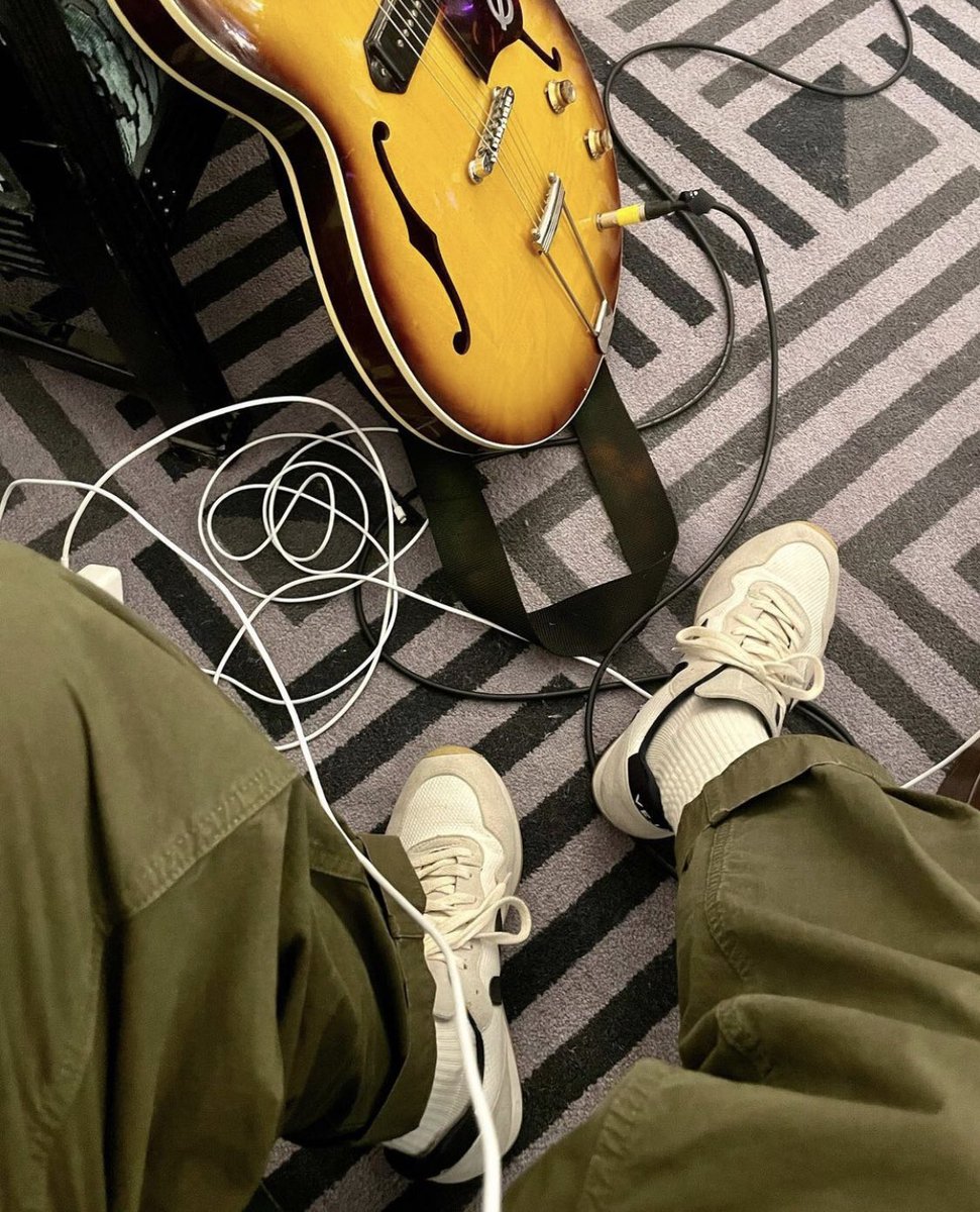 December 2020 - Coldplay reconvene in London for another collaborative recording session. Guy Berryman shares snaps of London and the studio, while all band member's signature was found on a newly released Christmas Lights vinyl from London.