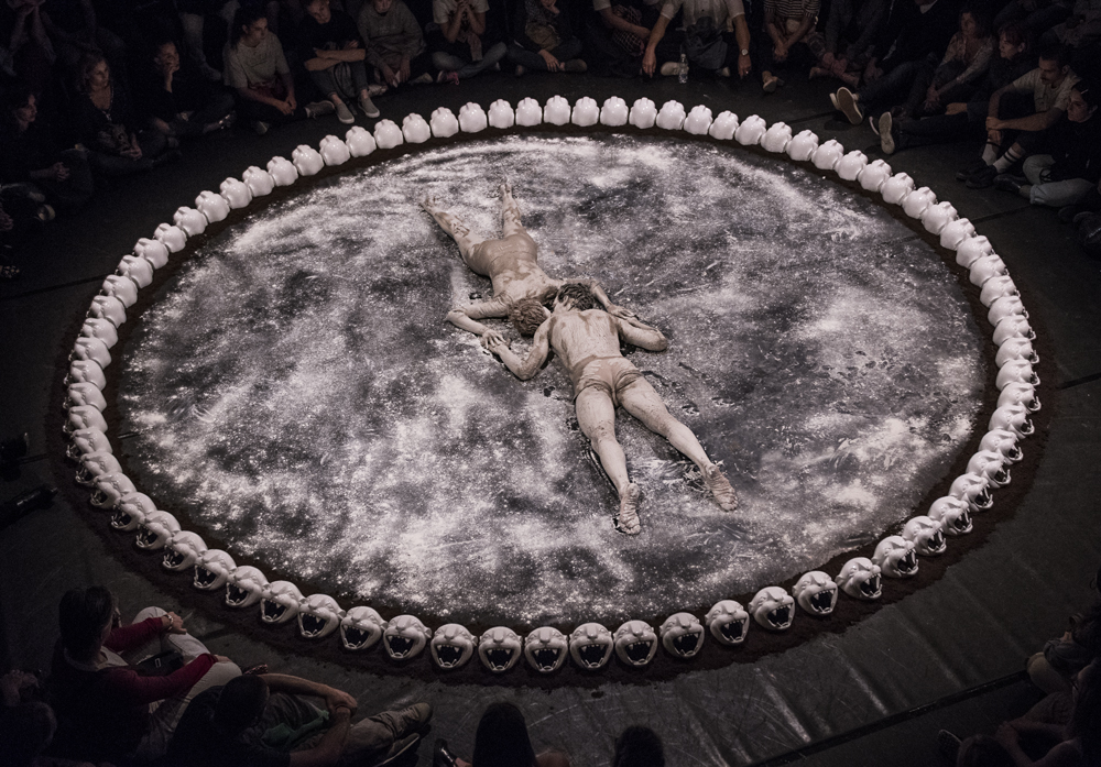 TeatreElMusical's tweet photo. La dansa al TEM arriba de la mà de RITO, una repetició del culte ancestral a eros i tánatos, a les pulsions de vida i mort i al seu cicle. 

🗓 12 i 13 de febrer (19h)
🎟 12€ https://t.co/nLLM8kDAWn

#teatre #TEM #TeatreElMusical #Culturasegura #CulturaNecessària #ProgramacioTEM https://t.co/g4aWGEKoJ5