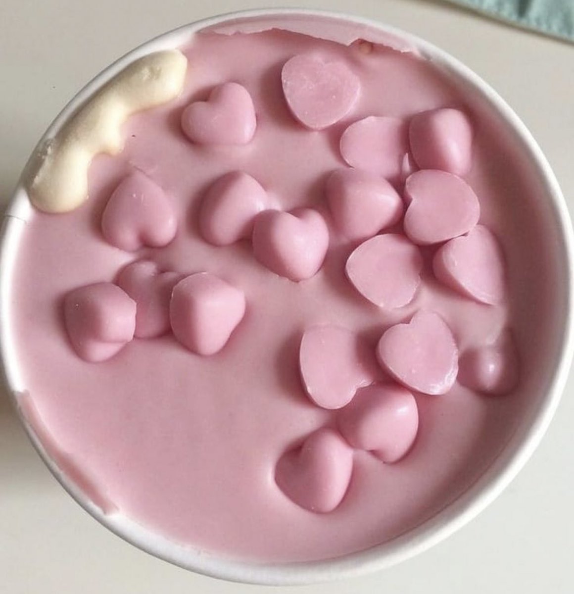 rainbow_explode's tweet photo. 🌸♡︎ ben &amp; jerry’s “topped love” ♡︎🌸 https://t.co/rIweN3d2ad