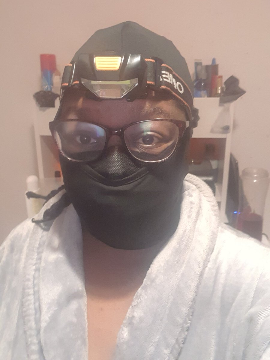 1Vanessa_Duncan's tweet photo. @PeabodyLDN my PPE just to go into the kitchen for the fridge, have to rearrange my small flat with kitchenware in the living room. https://t.co/ibexN9ArYn