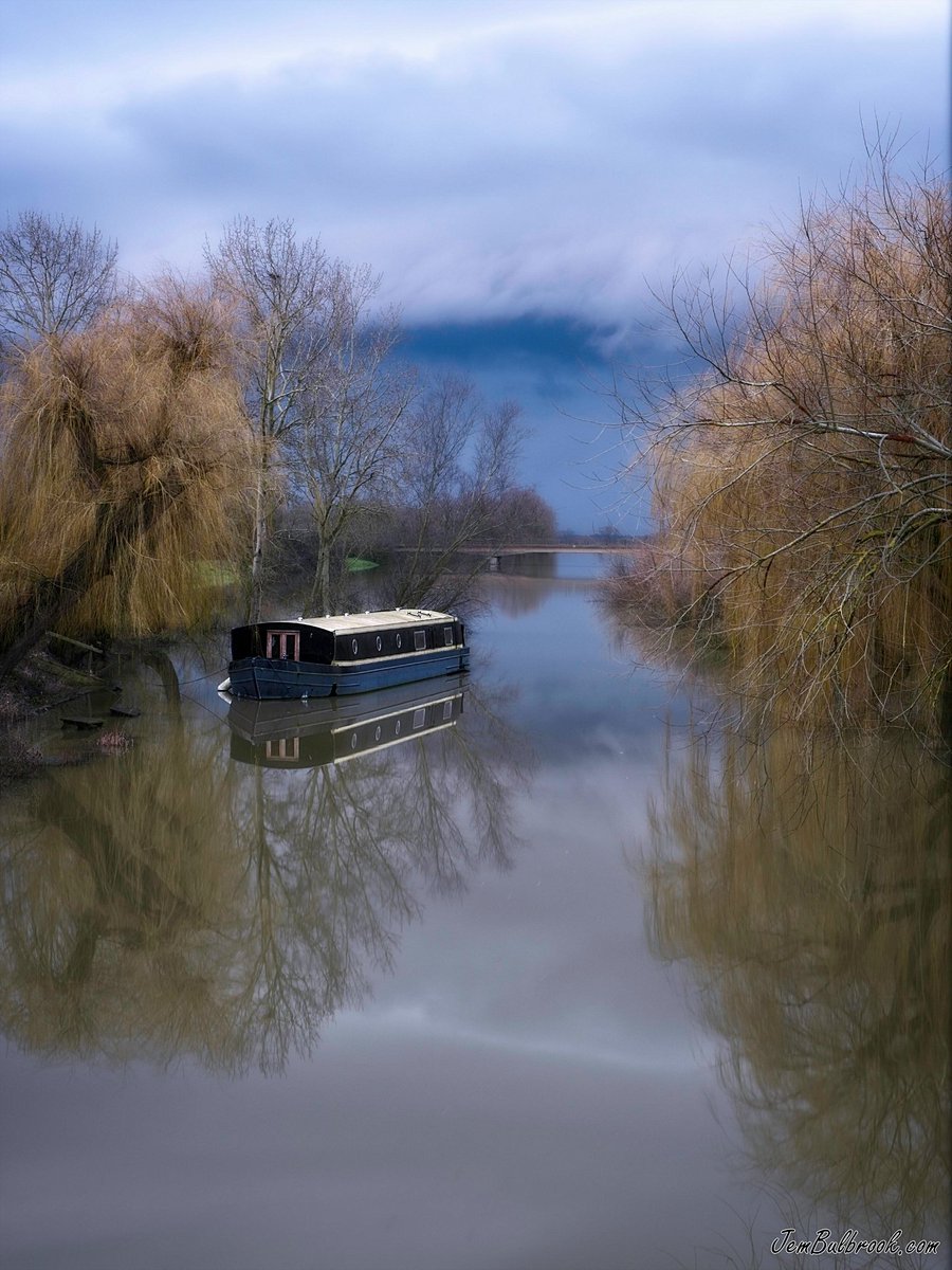 JemBulbrook's tweet photo. A boat on the flooded River Delph at Mepal 
@SpottedInEly @Cambslive #thefens #riverdelph https://t.co/ce0upzQu0V