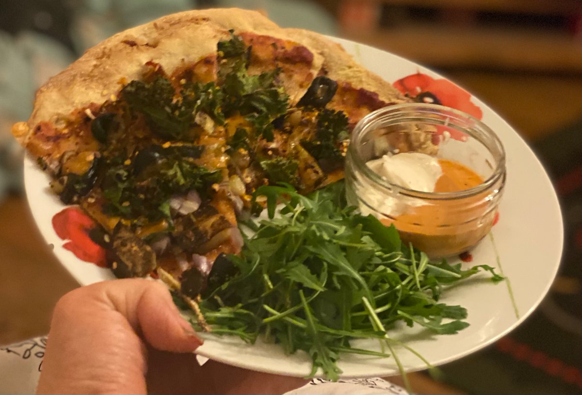 VicarageThe's tweet photo. Tonight I bring you our pizza night update, pizza was aubergine, chilli flakes, olive +kale + @MexicanaCheese To dip  @leonrestaurants aioli @OnlyPlantBased chipotle mayo
#vegan #pizzanight #veganpizza #weekendvibes   #veganfood #tryvegan #veganideas #eatvegan #healthyishvegan https://t.co/4pV2Uu8Npu