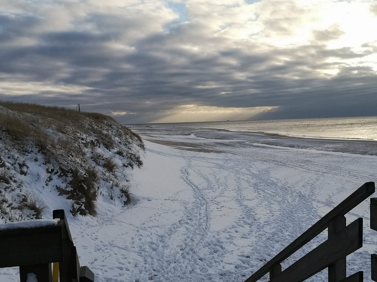 SimoneSteinhar2's tweet photo. A... kalter Ostwind heute auf Sylt. Aber herrlich! #sylt #SchleswigHolstein #Schnee https://t.co/Pg9cNOoNkH