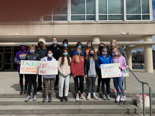 KevinJHasinger's tweet photo. So proud of the kids at @DreherHigh - they showed up on a Saturday morning to support the @souperbowl of Caring as representatives of @RichlandOne. @DreherKeyClub @DreherHonorSoc @JLColumbia #DriveThruDonations for @HarvestHopeFB #ProudPrincipal https://t.co/zbrklNxBYN