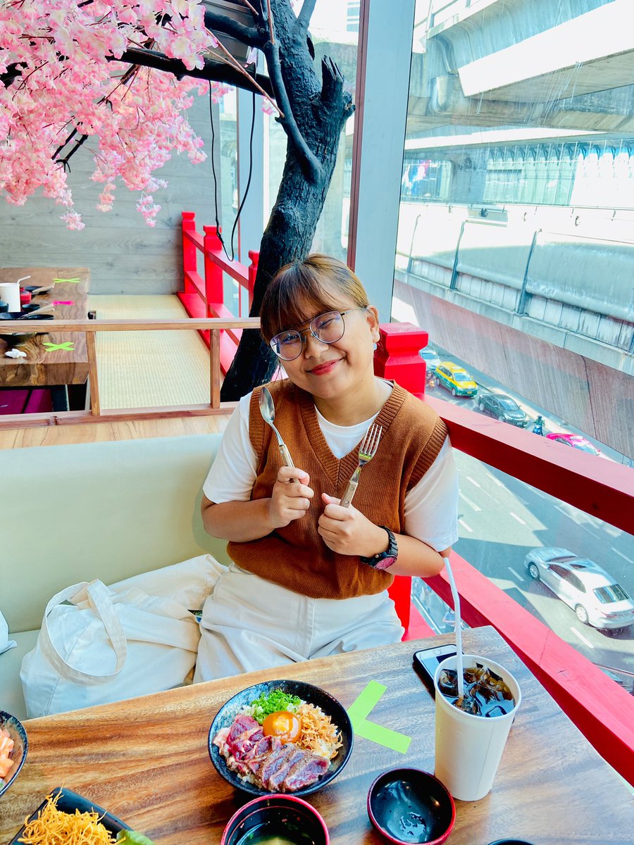 Jb____n's tweet image. Kofuku centerpoint siamone อร่อยมากกแบบไม่ได้อวยเกินจริงแงชอบมากอยากมีร้านแบบนี้ใกล้บ้าน ราคาน่ารัก รสชาติดี ติดบีทีเอสส ยำแซลมอนคือดืออ  #อร่อยบอกต่อ @aroii #อร่อยไปเเดก