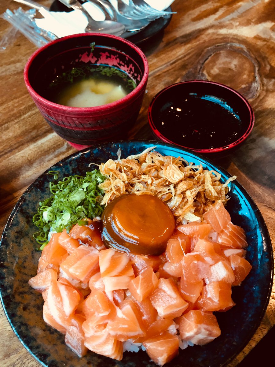 Jb____n's tweet image. Kofuku centerpoint siamone อร่อยมากกแบบไม่ได้อวยเกินจริงแงชอบมากอยากมีร้านแบบนี้ใกล้บ้าน ราคาน่ารัก รสชาติดี ติดบีทีเอสส ยำแซลมอนคือดืออ  #อร่อยบอกต่อ @aroii #อร่อยไปเเดก