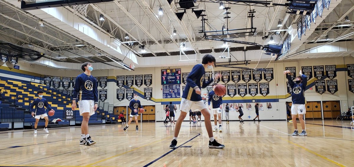 DWoodsPhoto's tweet image. About 34 minutes until tipoff at Showcase 23 by @810varsity ...up first home team @stasaintshoops vs @Coach_Woo10 ...fans are allowed Limit 120 per game so come check out great games from these awesome young people...#staysafeandhavefun.