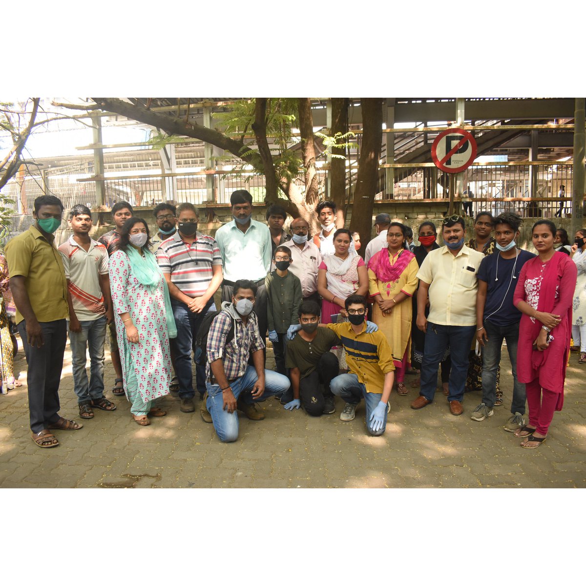 IDF_INDIA's tweet photo. Aditya and Manas from 9th grade are visionaries 
IDF https://t.co/FMKaM8k6Yr Heal - provided dry ration kits to 51 visually challenged families at Tilak Road in Mumbai. These visually challenged persons, who sing in the #Mumbailocal train. https://t.co/77L97LSa9w