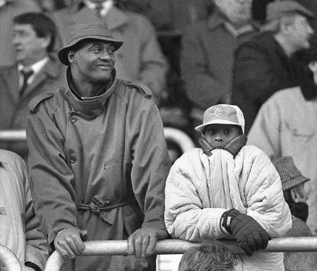 houseofsoccerfc's tweet photo. Just a young Kobe Bryant and his dad supporting AC Milan in Italy 🇮🇹 https://t.co/U5AaMYa0F0