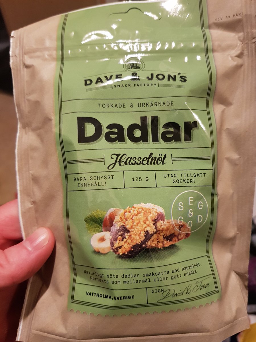 RKronstroem's tweet photo. @veganboobie Dried dates with hazelnuts! Amazingly delicious! https://t.co/GnUPDy7wNZ