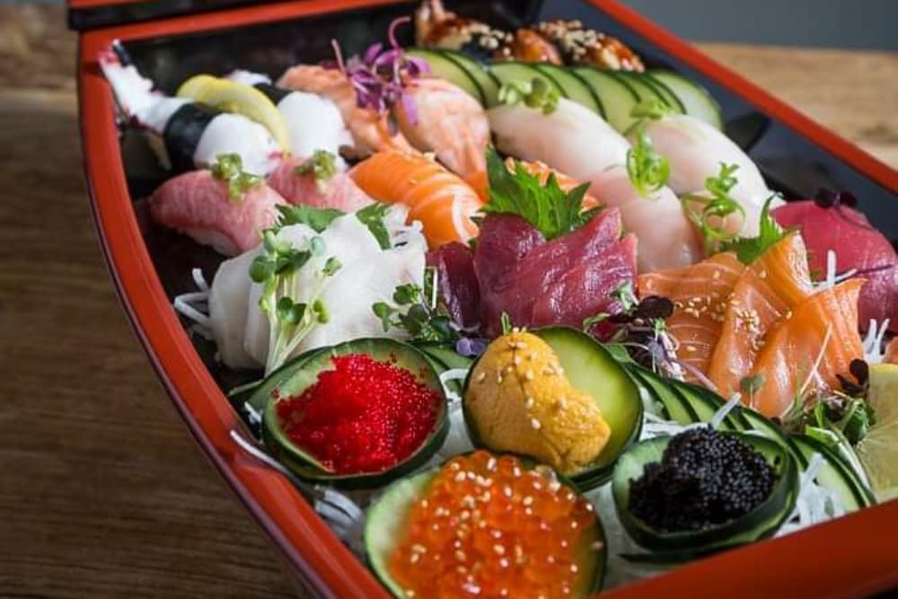 Sunda's tweet photo. Northfield, IL! We'll be at Willow Park this coming Wednesday, Feb 10 to bring you all your Sunda favorite dishes! Pre-Order now: https://t.co/KeeZstG2Hn
Kamayan Feast, Sushi Boxes, Vegan Feast, Korean BBQ Meal Kits, Cocktail Pouches are all available!
#northfieldil #chicagofood https://t.co/glSYg3kEha