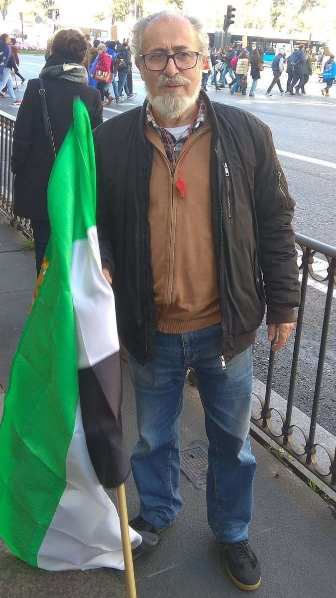 APiltex's tweet photo. Sirva como homenaje a nuestro compañero Joaquín, temporal del Ayto. d Cáceres, tristemente fallecido.  Tu bandera nos acompañará siempre, en todas nuestras movilizaciones. Tu lucha es nuestra lucha, y siempre estarás presente en tu bandera. Que la tierra te sea leve, compañero. https://t.co/TDahgKbK8j