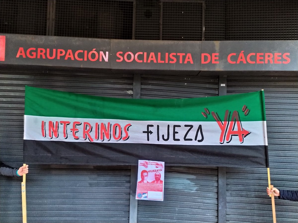 APiltex's tweet photo. Sirva como homenaje a nuestro compañero Joaquín, temporal del Ayto. d Cáceres, tristemente fallecido.  Tu bandera nos acompañará siempre, en todas nuestras movilizaciones. Tu lucha es nuestra lucha, y siempre estarás presente en tu bandera. Que la tierra te sea leve, compañero. https://t.co/TDahgKbK8j