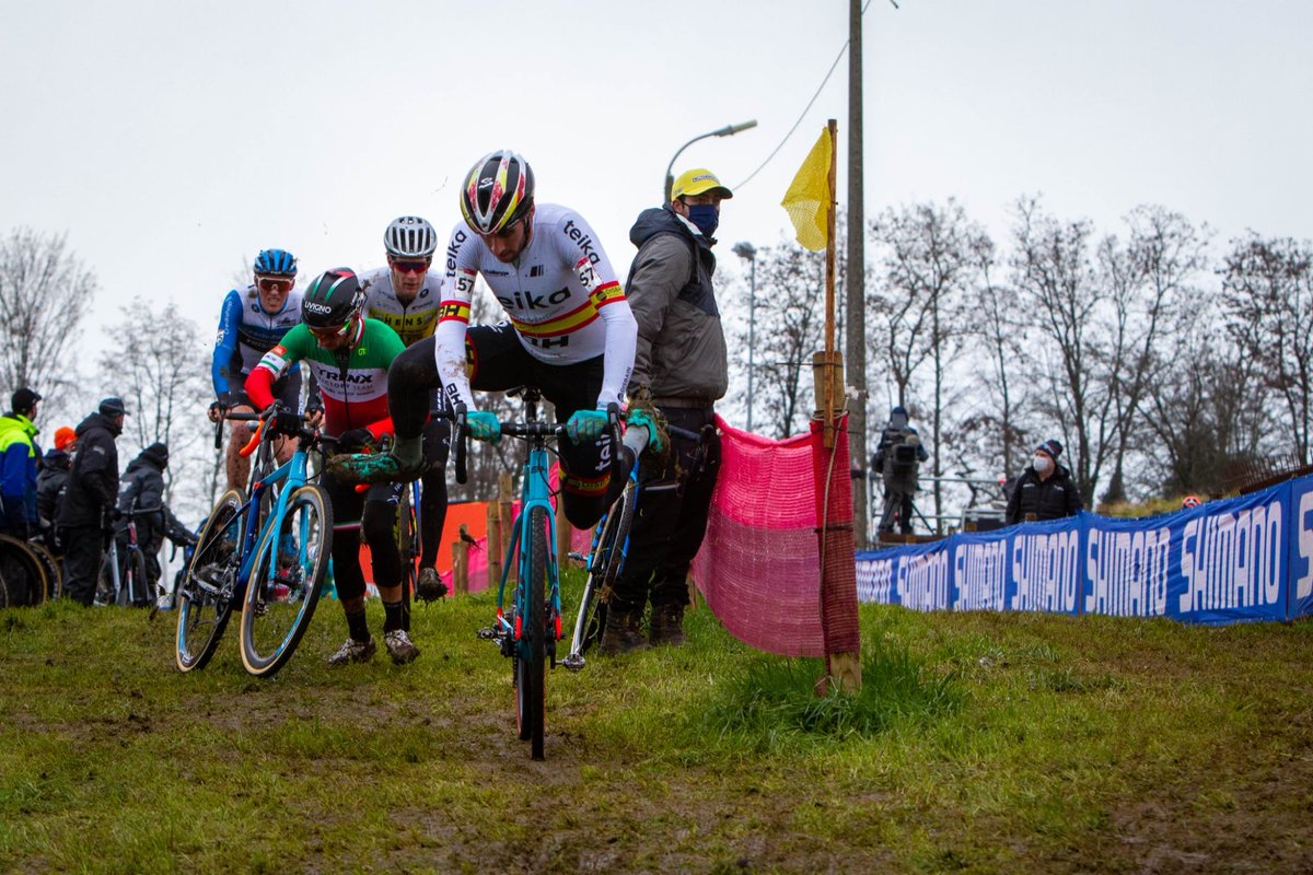 🚵‍♂️ El ciclista de la Vila Joiosa, <a href="/felipeorts15/">Felipe Orts Lloret</a> (<a href="/teikauciteam/">Teika UCI Team</a>), s'ha llevat el mal gust de boca que li va deixar el Mundial amb un seté lloc en l'última prova del <a href="/SuperprestigeCX/">SuperprestigeCX</a>, que s'ha disputat hui a Middelkerke, Bèlgica.

🔴📻 #DesDeLaBanda 👇
▶️ bit.ly/DesDeLaBandaEn…