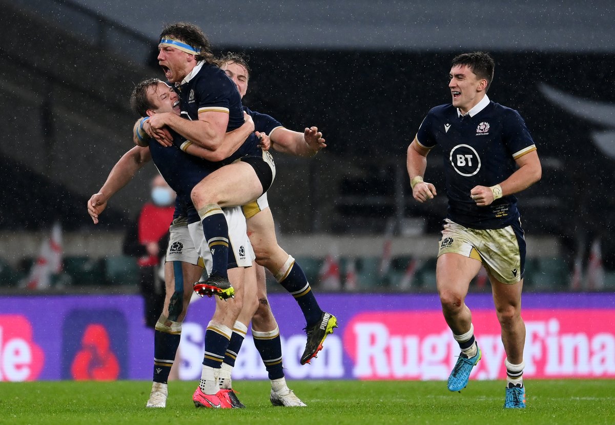 BBCSportScot's tweet photo. This is what a win at Twickenham looks like 😍👇 https://t.co/IdJwuWi7Bn