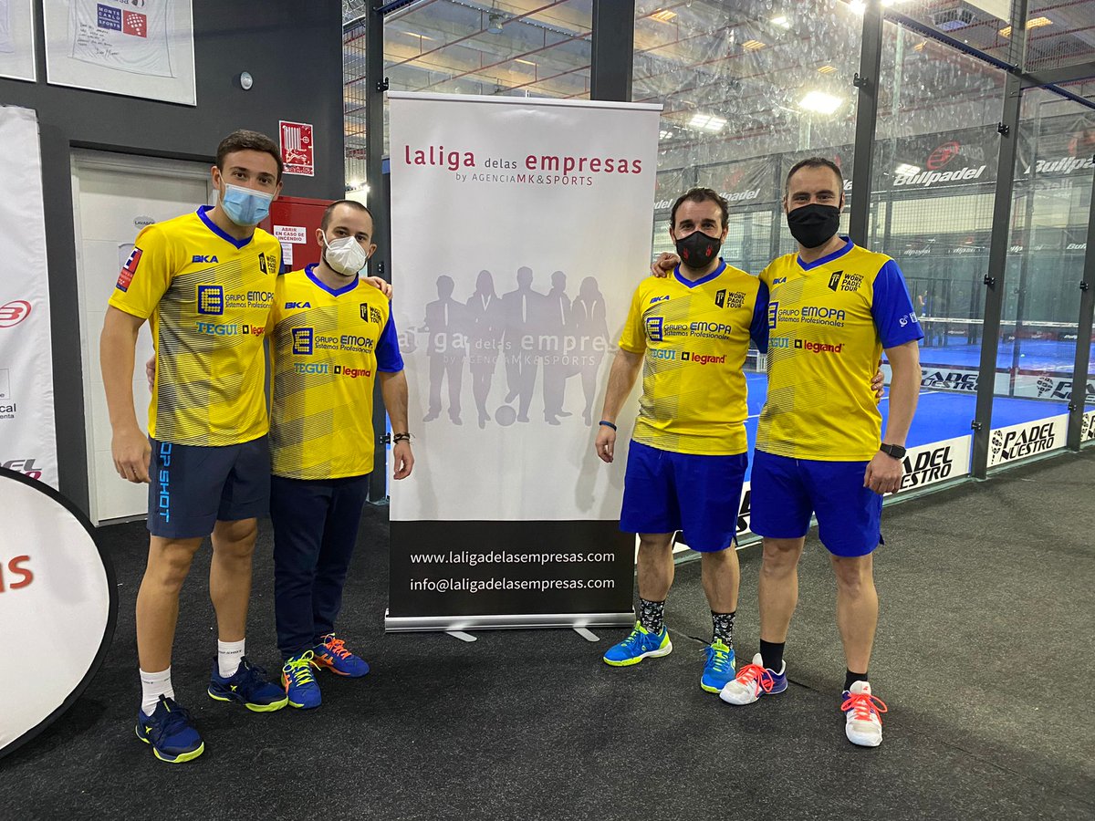 ¡Hoy ha sido un gran día! 🎾  En #GrupoEMOPA hemos jugado en La Liga de las Empresas 🔝 Gonzalo y Lucas, (jugador profesional) representaban a EMOPA y Oscar y Alejandro, jugaban representando a Muuv Mobility 📸 Os dejamos una foto de esta tarde 📸