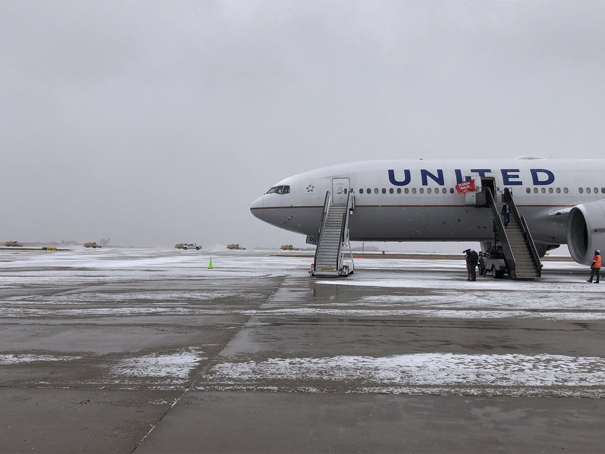 Fly_KansasCity's tweet photo. The @Chiefs are all loaded up on @United aircraft! Crews removed snow from runway &amp; deicing now. Safety! Off to the Super Bowl! #Chiefs #SBLV #SuperBowl #ChiefsKingdom #RunItBack https://t.co/YHUlppYmBO