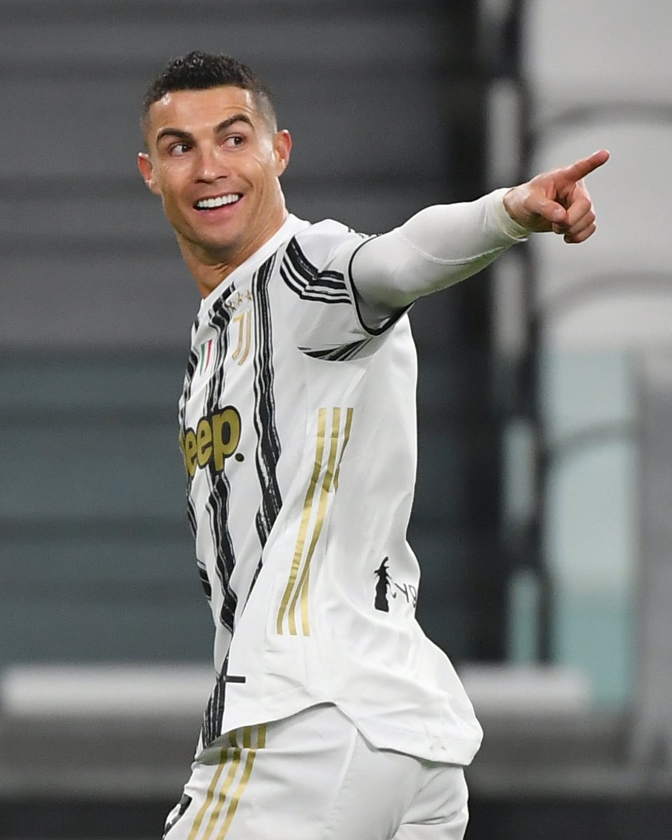 Kirolbet_es's tweet photo. 📊 Antes de los 30 años: 463 goles en 718 partidos.

📊 A partir de los 30 años: 300 goles en 326 partidos.

✍️ CRISTIANO RONALDO 🌪️🔝⚽️

📸 @brfootball https://t.co/D9Skq86dz0