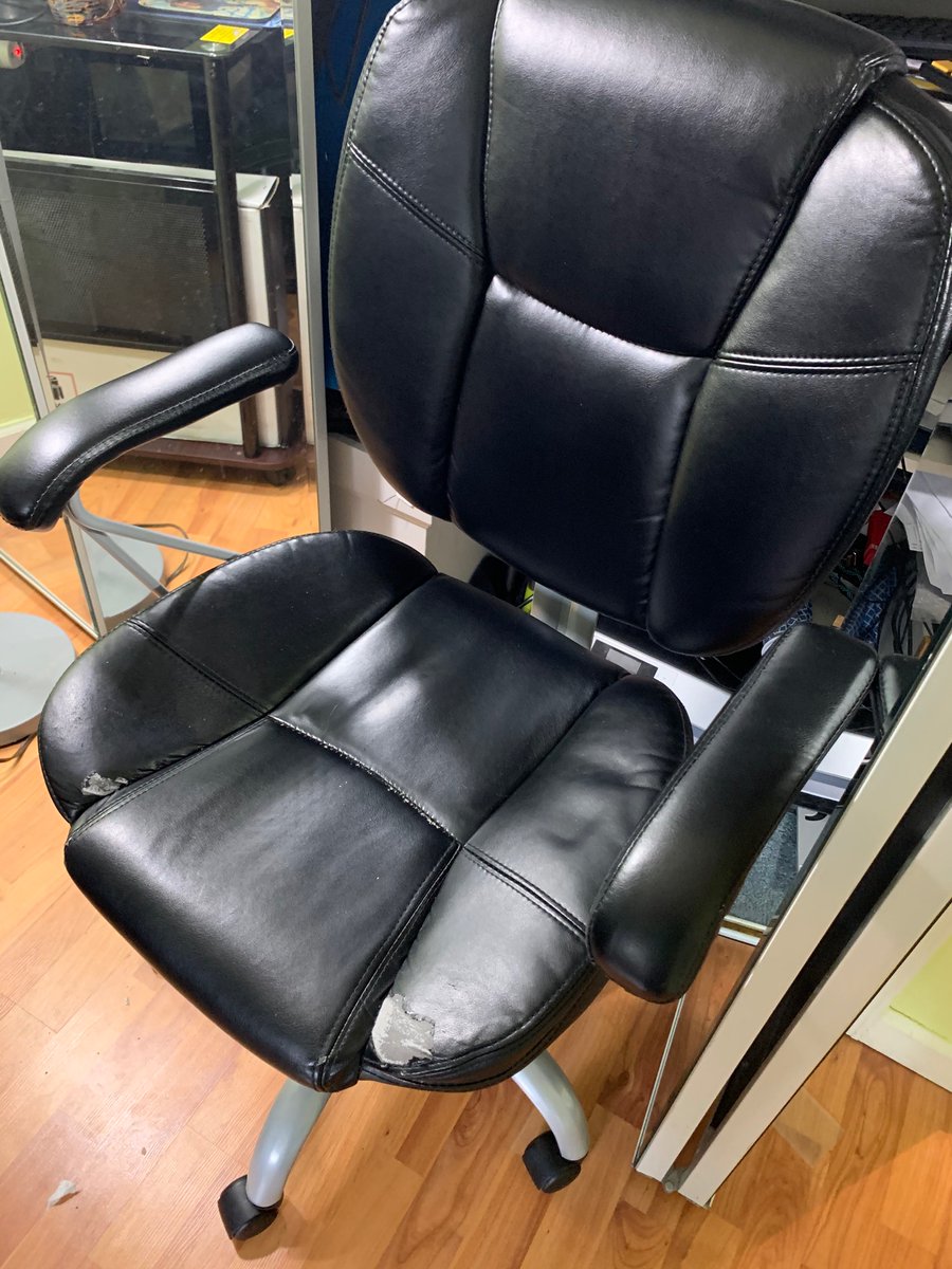 DougPotesta's tweet photo. I have never owned a gaming chair before. I am liking it so far. Goodbye old friend you have served me well.
#Secretlab https://t.co/BfjLAKflZz