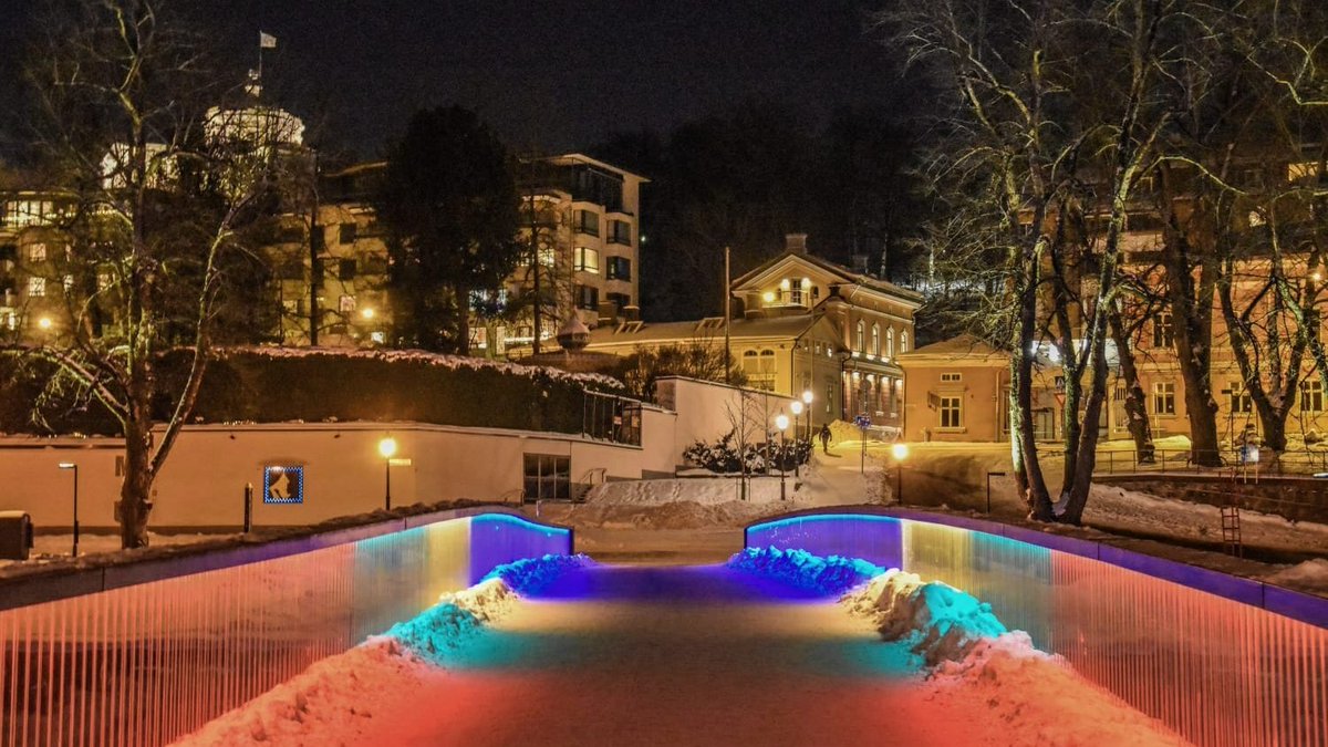 VisitTurku's tweet photo. Hyvää saamelaisten kansallispäivää!

Viime vuoden tavoin Turun Kirjastosilta on päivän kunniaksi tänäkin vuonna valaistu Saamen lipun värein. #SaamelaistenKansallispäivä https://t.co/kIDSrvCmIC