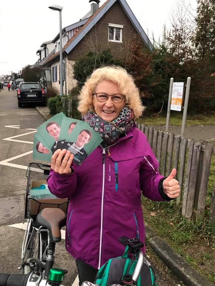 gruenestuttgart's tweet photo. Vielen Dank, Gabriele und Grüne #Weilimdorf für's Verteilen beim #FlyerDay #Stuttgart für #OliverHildenbrand #gruenestuttgart #VierfürStuttgart #ltwbw21 #ltwbw https://t.co/q0xno0iBnK