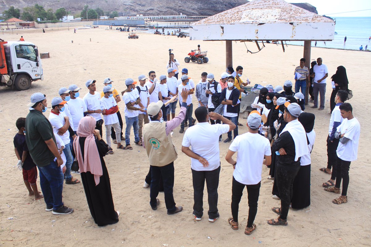 YASDnetwork's tweet photo. We launched Clean &amp; Safe Aden beach cleanup campaign today
برعاية الهيئة العامة لحماية البيئة م/عدن دشنت شبكة الشباب المناصر للتنمية المستدامة الحملة البيئية (عدن نظيفة وآمنة .. عدن تستاهل). @IYCM @ammar82 
#yasdnetwork #beachcleanup #saynotoplastic #youth4climate #youth4nature https://t.co/JXqxHSTMny