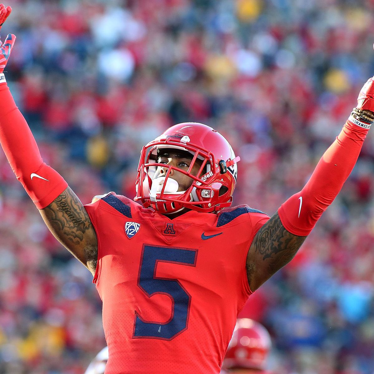 T_WilliamsD1's tweet photo. Blessed to receive an offer from The University Of Arizona @CoachJeddFisch @CoachDWalkAZ @CoachPart @ArizonaFBall https://t.co/Az6cO34v8Z