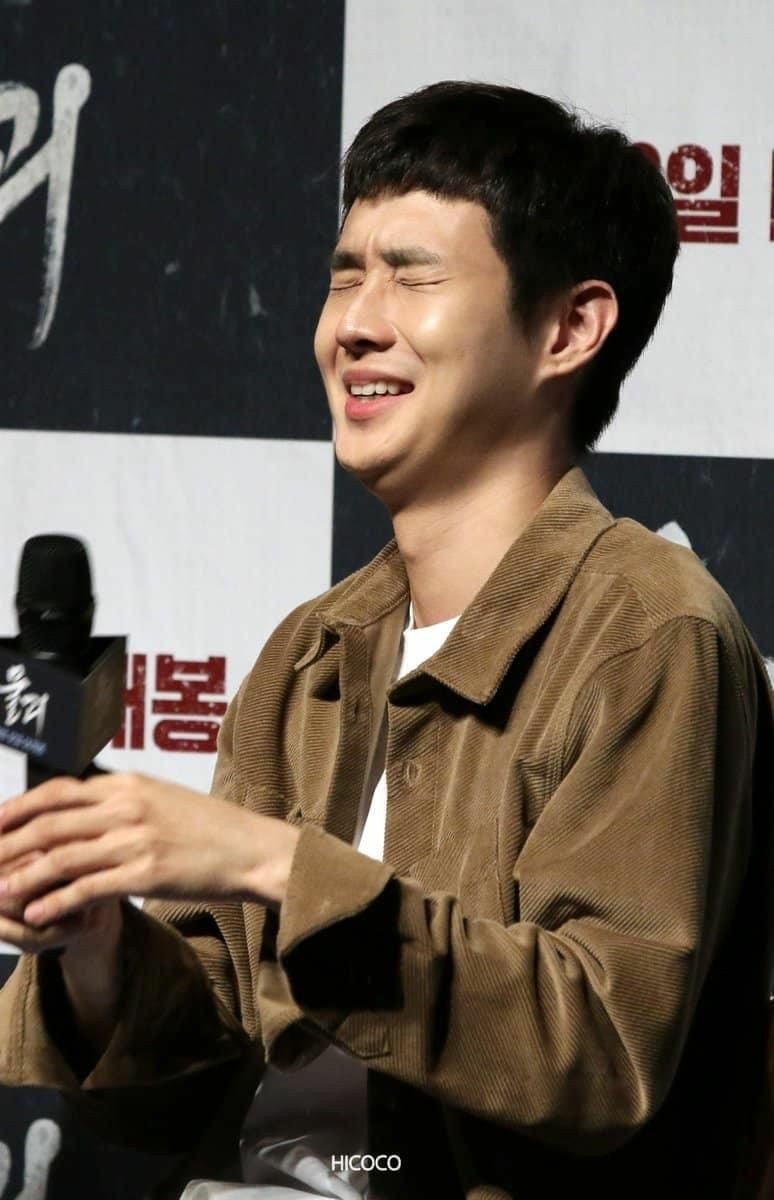 izabellices's tweet photo. Já é dia 7 na Coreia e aniversário de debut do #ChoiWooShik. Dia de celebrar os 10 anos de carreira do meu amor, ele que representa um verdadeiro artista pra mim: que honra a arte, inspirando pessoas, motivando, se doando, emocionando e alegrando vidas. #10YearsWithChoiWooShik 💖 https://t.co/sYvrfTzYCr
