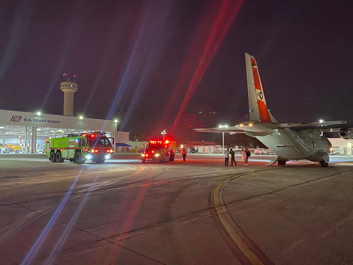 USCGSoutheast's tweet photo. #ICYMI A @USCG Air Station Miami HC-144 Ocean Sentry aircrew #medevaced a 61-year-old man with gastrointestinal complications, Friday, from the Atlantic Underseas Test and Evaluation Center, #Bahamas.
More here https://t.co/vxx4BNcQ25
#AirStationMiami https://t.co/ADI6cnQD0q