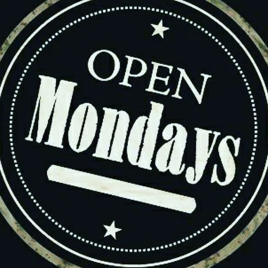 As the snow is melting, and the temperatures are rising, we are now re-opened for Mondays! Come in and enjoy 😋🍦🍫