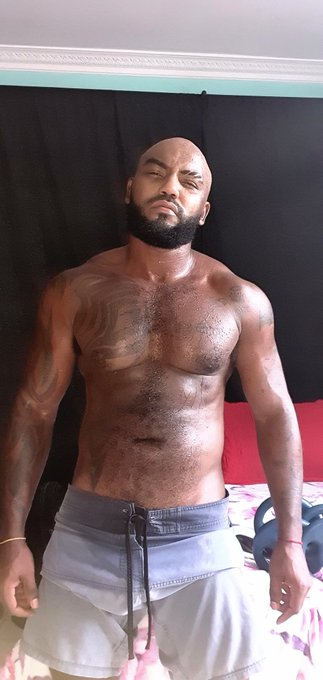 Quem quer vim #treinar comigo e ficar #suadinho juntinho comigo chega seus #putinhos vem no #imperadordosexo