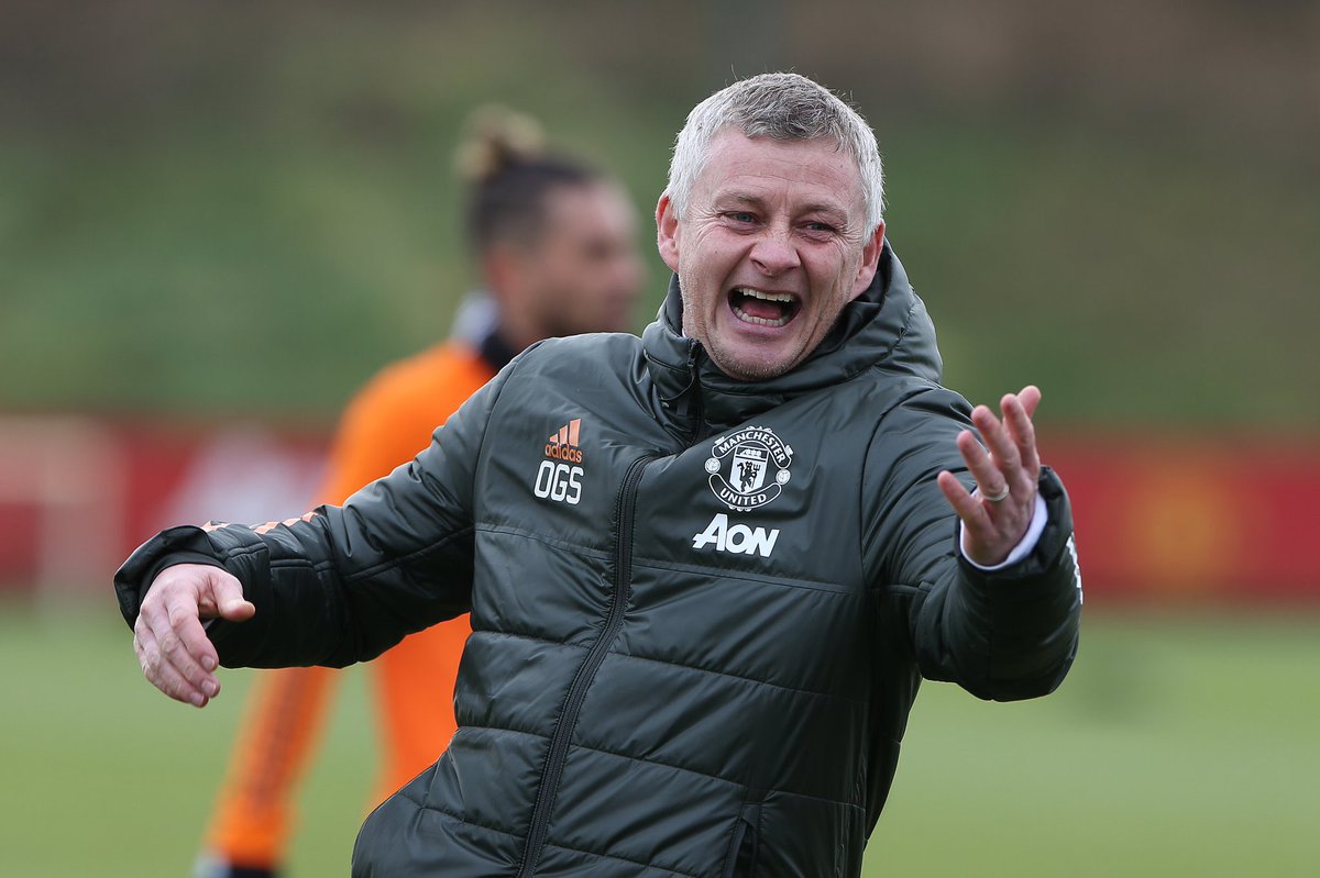 Bond Bites tweet media