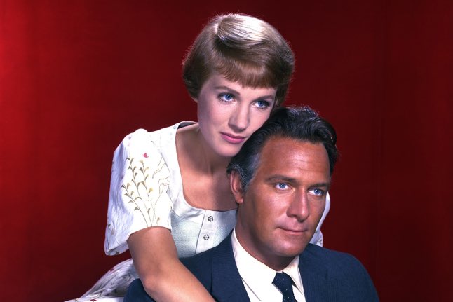DiegoFerroAct's tweet photo. Así se despedía #JulieAndrews de #CristopherPlummer «El mundo ha perdido hoy a un actor consumado y yo he perdido a un querido amigo. Atesoro los recuerdos de nuestro trabajo juntos y todo el humor y la diversión que compartimos a lo largo de los años». 🖤 #SonrisasYLagrimas https://t.co/mOy5z8l6Uq