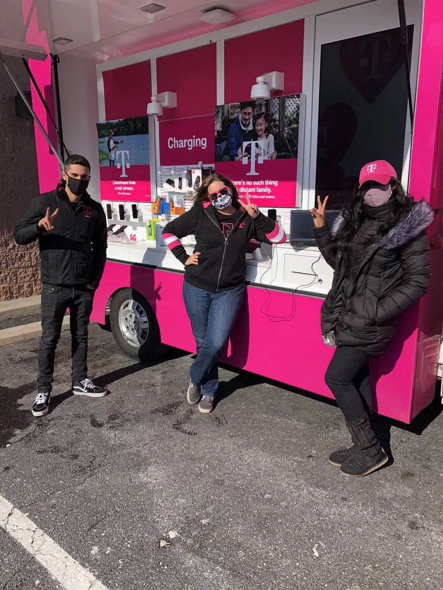 Hanging with the @TMobileTruckPHL at Airport Square...come visit and ask for @KEN_EECHiwa @ZekeMills2 @iAM_MagentaAYLA or @brett_caputo96 and they’ll hook you up!  @JonFreier @TraceyNielsen99 @PhillyMikeOShea #STRMarketing