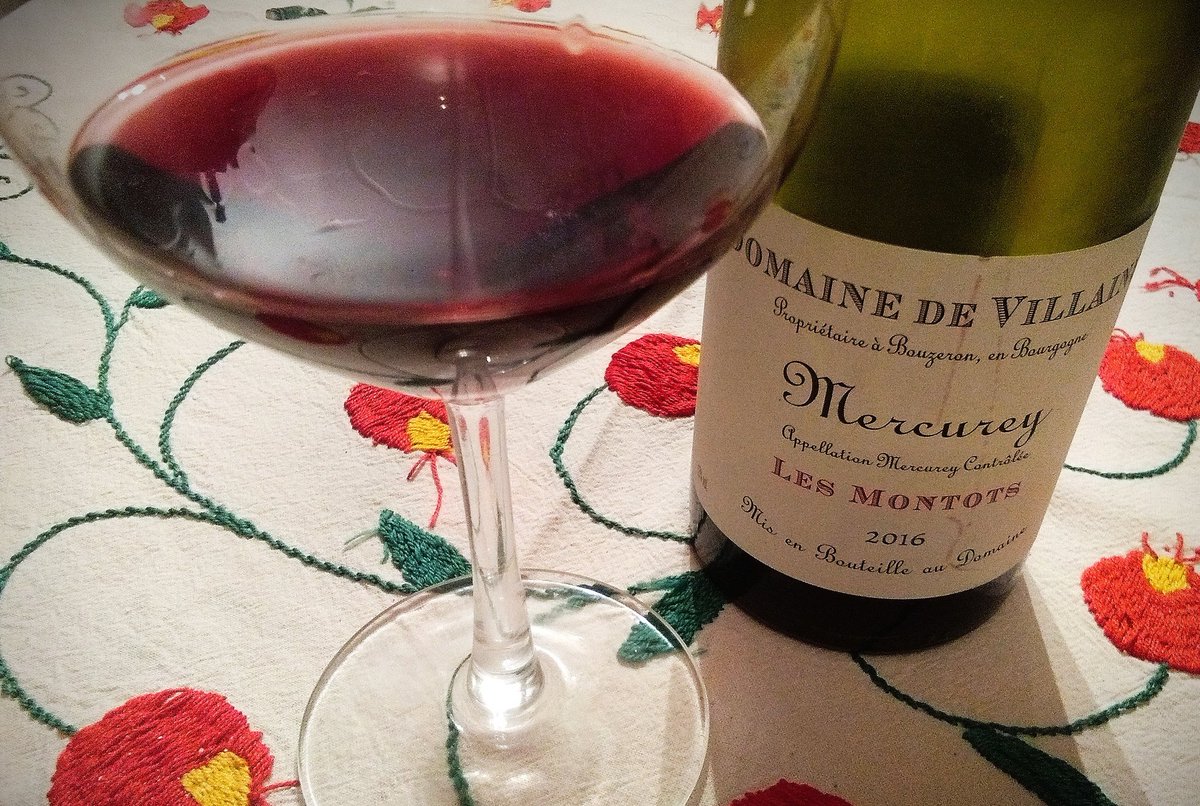 je_veux_ce_vin's tweet photo. Très sympathique Bourgogne Mercurey Les Montots 2016 du domaine d'Aubert De Villaine...
#pinotnoir #bourgogne #Mercurey #aubertdevillaine #lesmontots #vin #wine #vino #winetasting #winelover #wineblog #bottle #bouteille #vines #greatwine #oenologie #wset #tasting #sommelier https://t.co/fGU7NQCPR1