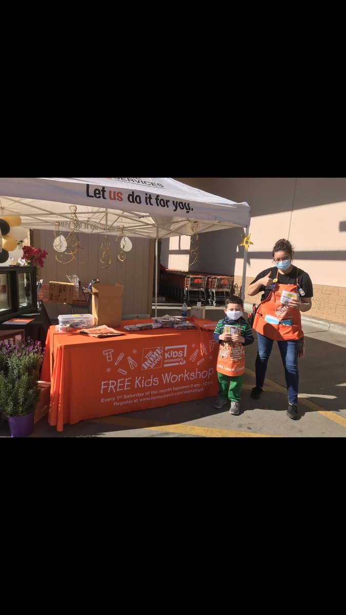 This lil guy came to get Kidsworkshop kits for his whole class! SUPER CUTE!!!! <a href="/nmc4me/">@nancymccormickhd</a> @Joe90084292 <a href="/Esoj_odaglaS/">Jose Salgado</a> <a href="/OrangeLiving10/">Mark Harrison</a> <a href="/Esoj_odaglaS/">Jose Salgado</a> @TeamGlendale3