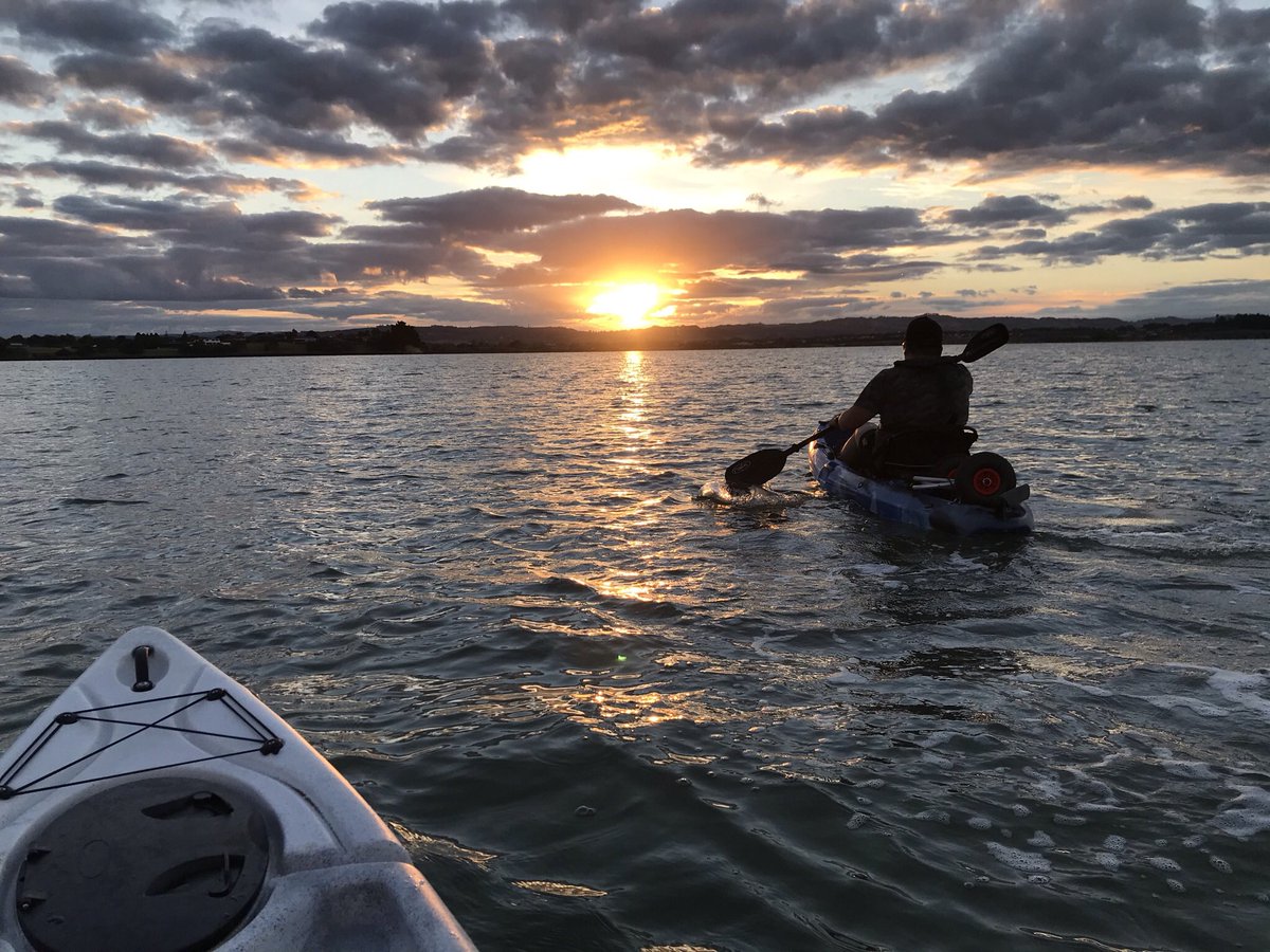 88TheDon's tweet photo. Stunning morning for a Kayak to forget about the performance of the Azzurri 🇮🇹 this morning against the 🇫🇷 😢😢🏉
#WaitangiWeekend #Sunrise https://t.co/dkh6SmHDda