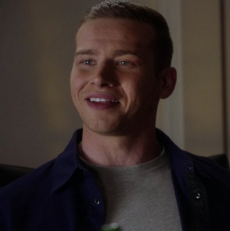 yourfavisbi's tweet photo. evan buckley from 9-1-1 is bisexual https://t.co/BTcozmIQBM
