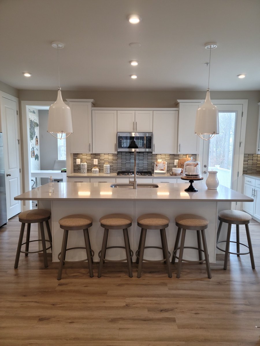 GWHomeTeam's tweet photo. Model Home Love! These Veterans said yes! #Khov #newbuildhome #Gambrills #FortMeade #lovewhereyoulive #LoveWhereYouWork https://t.co/tcWEDm5LW7