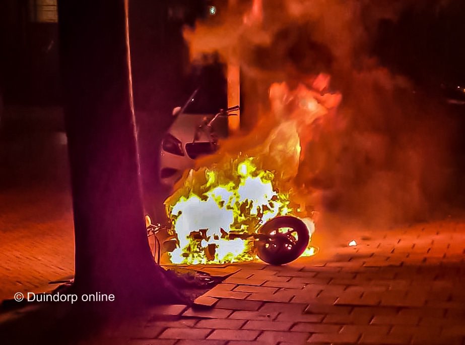 Melding brandweer Koppelstokstraat Scheveningen inzake voertuigbrand