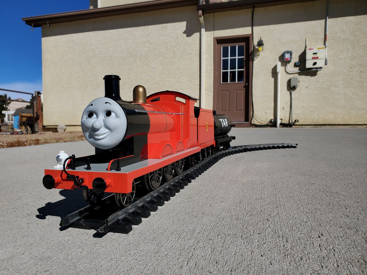 Here's my Bachmann large scale thomas models with loads behind them photo session 
#TwitterModelTrainShow