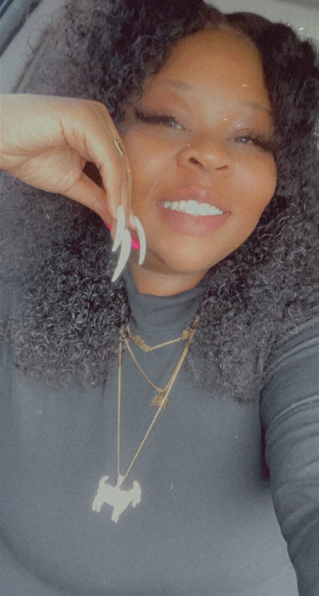 missbarbling's tweet image. Living my life because it’s Golden💛🧿🌞 #HiVibes only