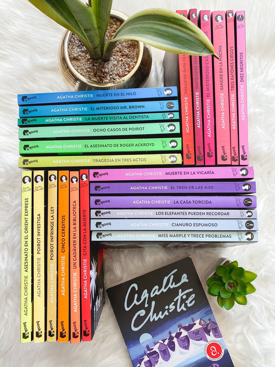 SheReadsMagic's tweet photo. Día 20 de Desafío Bookstagram “Tu colección favorita”

✨AGATHA CHRISTIE - Queen 👑 

Debo decirles que se ha convertido fácilmente en una de mis autoras favoritas, no entiendo cómo no la había descubierto antes 🤍 https://t.co/pC6Y4BPSd4