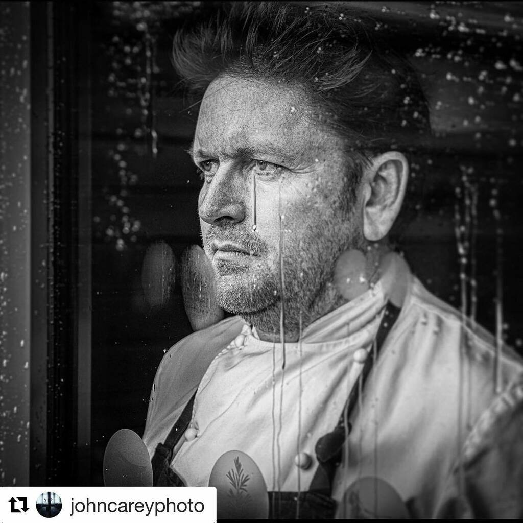jamesmartinchef's tweet photo. I did this for a great cause with a great photographer who’s spending time taking pictures of chefs in empty closed restaurants all over the country. Have a look at his work on his Instagram (@johncareyphoto) and look out for what will be a haunting but … https://t.co/87Y0awFdmd https://t.co/gjawl2XTRa
