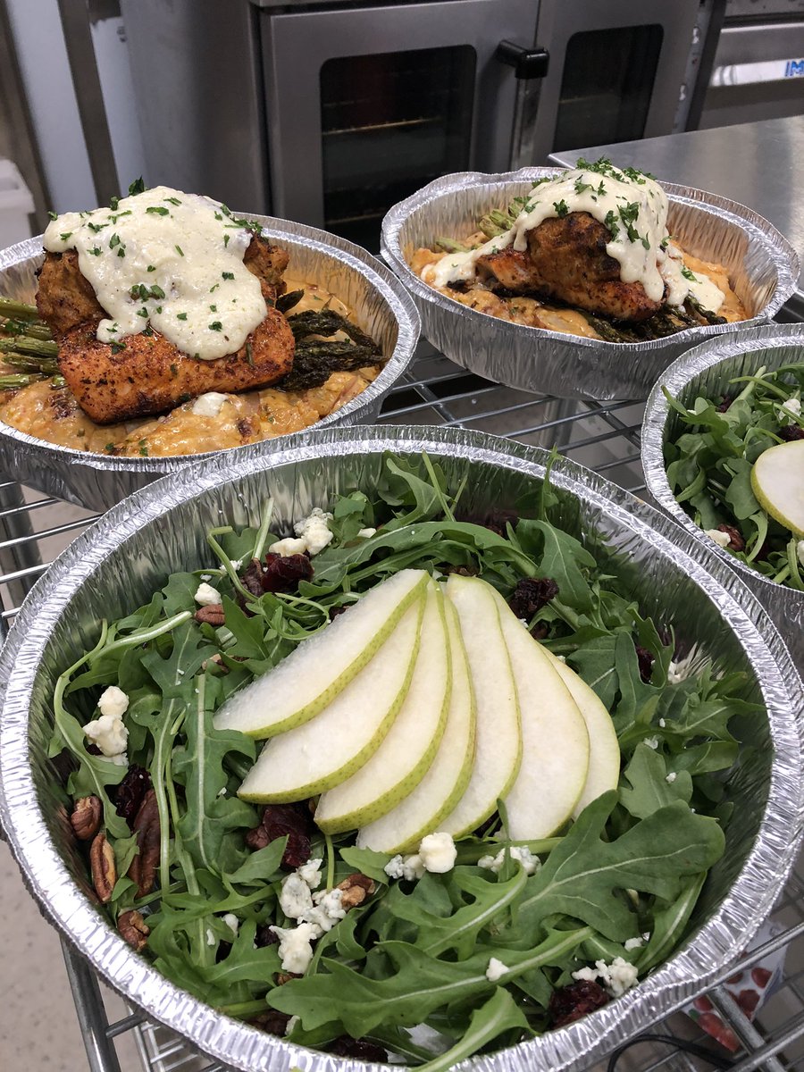 KeezKitchen's tweet photo. #pnwchef #seattleeats #catering #foodie #foodphotography #EatLocal  #foodie #foodporn #icancook #SoulSnatcher #soulfood #RecipeOfTheDay #POTATO #crab #salmon #cheflife #forkitup #keezkitchen #Delicioso #BlackOwnedBusiness #cookingmaster https://t.co/wM4C7PA3QU