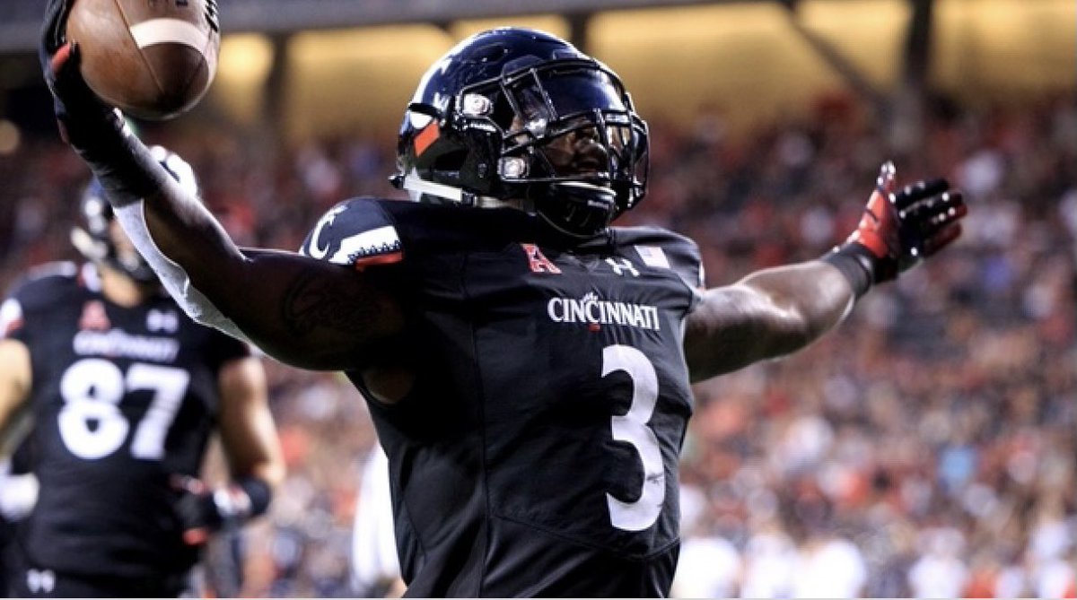 SweetFeet2023's tweet photo. Blessed  and Honored to say that I received an offer from THE University of Cincinnati ‼️ Thank you  Coach @GinoGuidugli ....@GoBearcatsFB 

@Coach_Springs @CoachAAnderson @CoachHill1 @JustCallMeDoc_ @FIHSFOOTBALL @DuvalSports https://t.co/LbtlaJqnH2