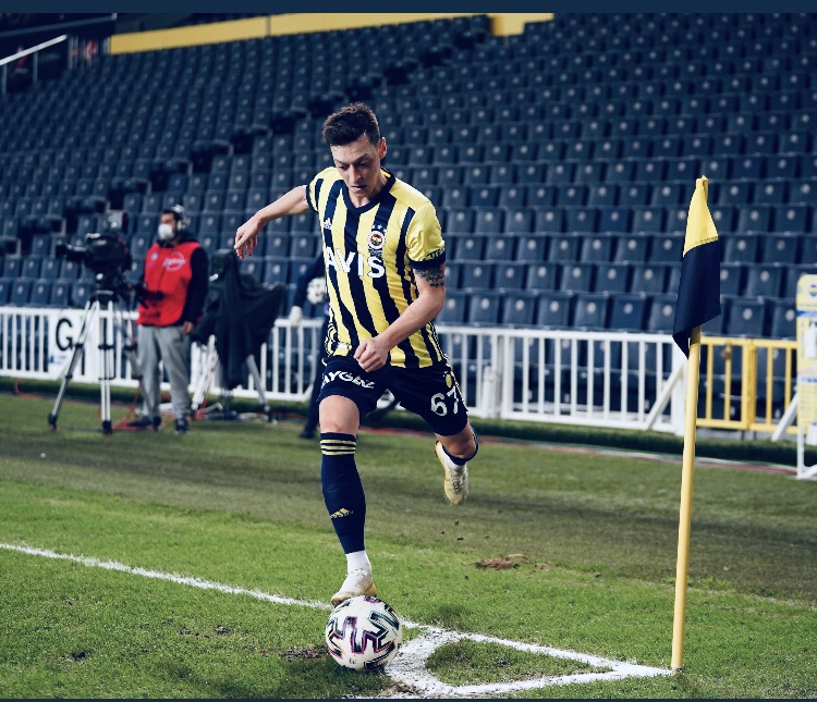 Fener10line's tweet photo. SENDEYİZ... https://t.co/5qvLUPpmvV